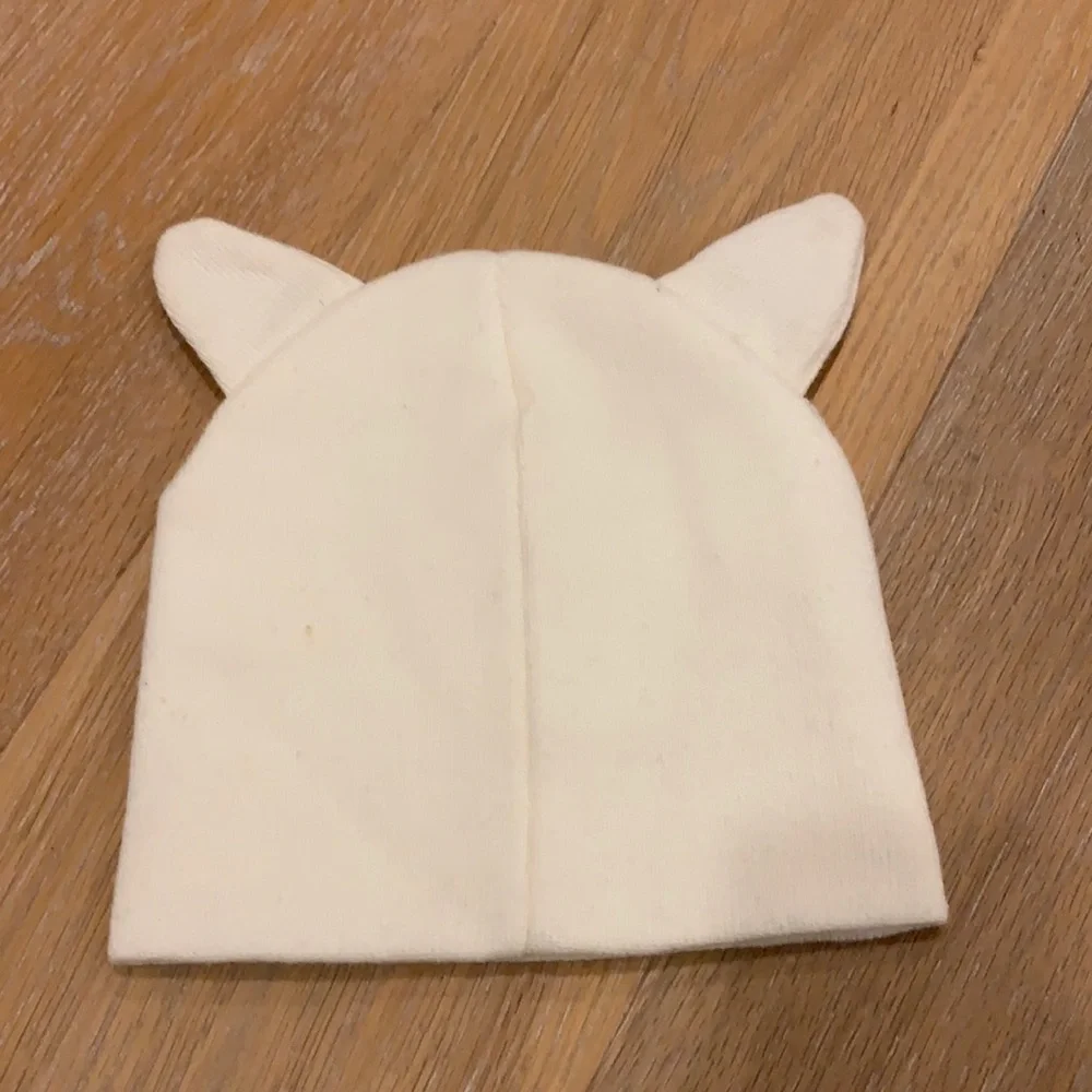 Kitty cat knit beanie hat with ears white